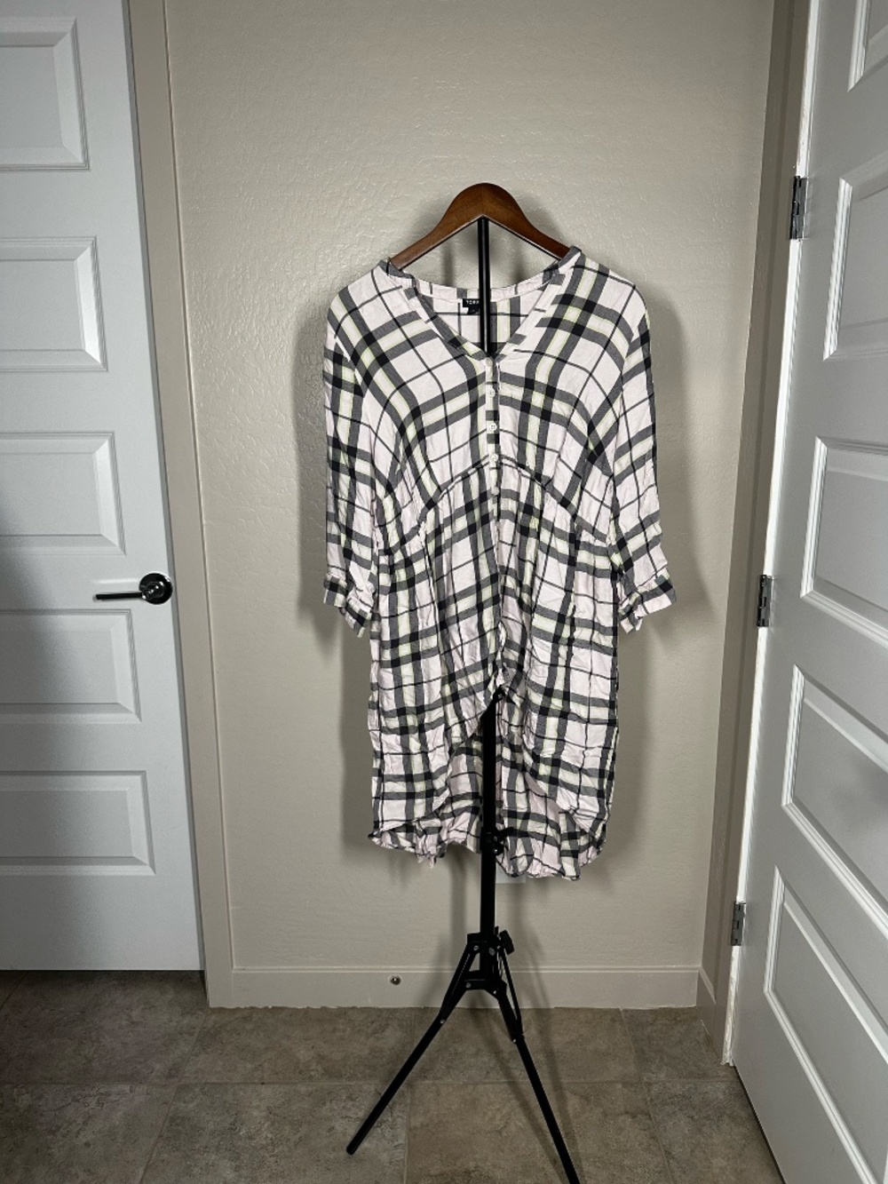 Torrid Plaid Babydoll Tunic Top Size 1 Pink Black Button Front